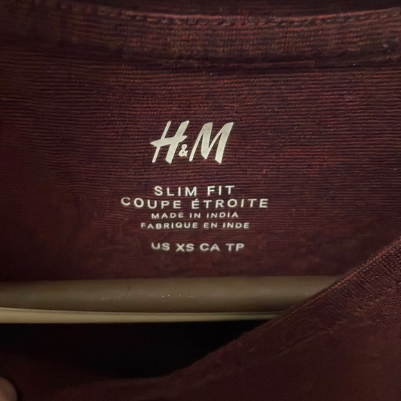 Like New- H&M Men’s T-Shirt - Picture 2 of 2